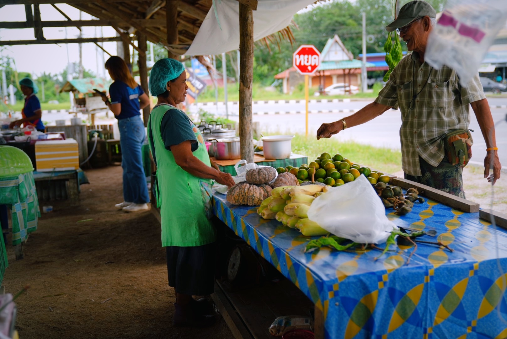 ตลาดเกษตรอินทรีย์ “#กลุ่มวิสาหกิจชุมชนสร้างสุข” ต.ชุมพล อ.ศรีนครินทร์ จ.พัทลุง เปิดพื้นที่แหล่งอาหารปลอดภัย เสริมเศรษฐกิจฐานรากอย่างยั่งยืน