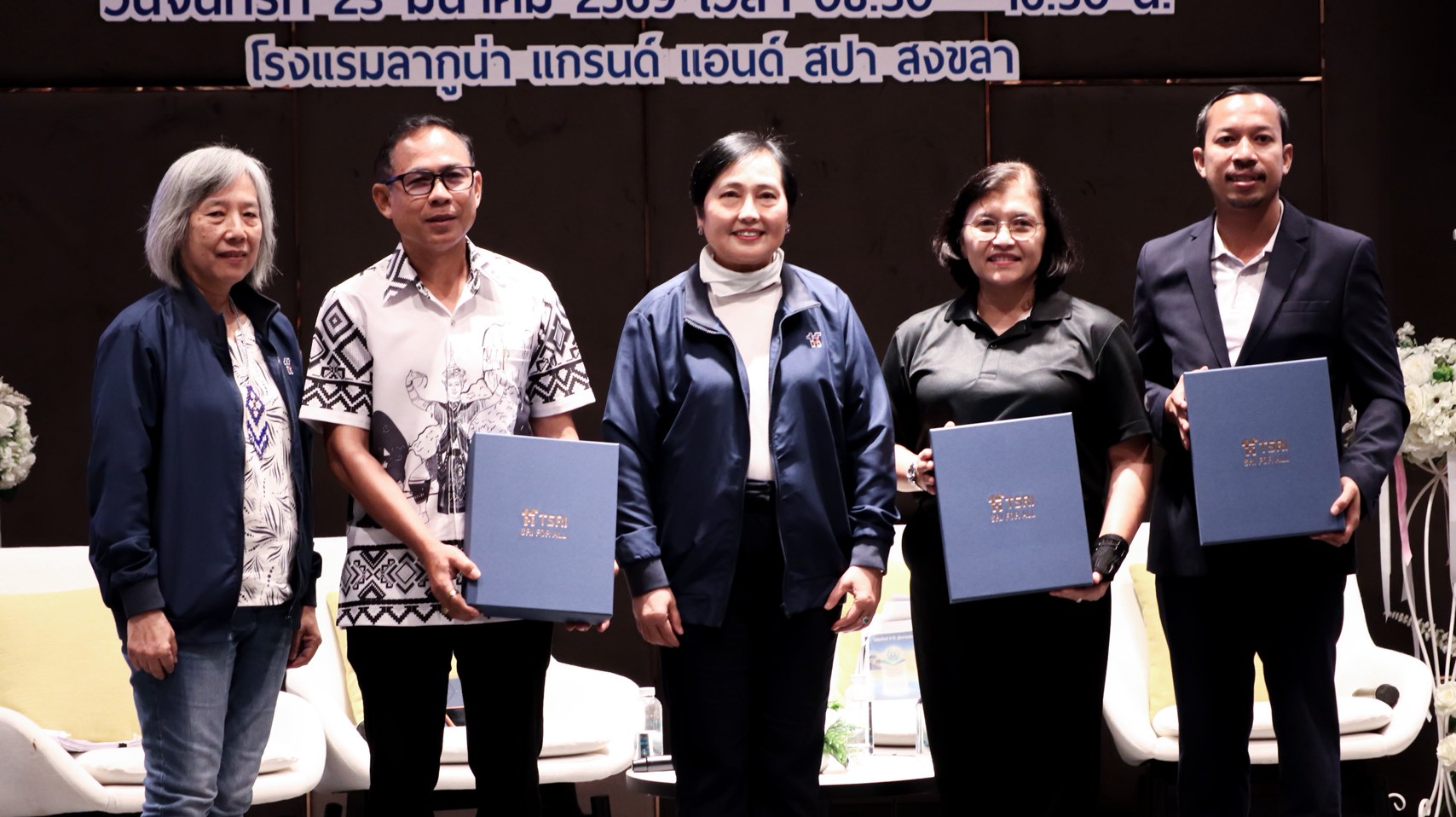 “วิจัยพลิกวิกฤติ สู่ความยั่งยืน” ม.ทักษิณ ผนึกกำลังร่วมขับเคลื่อนแผนอนุรักษ์โลมาอิรวดี ควบคู่พัฒนาอาชีพชุมชนรอบทะเลสาบสงขลา