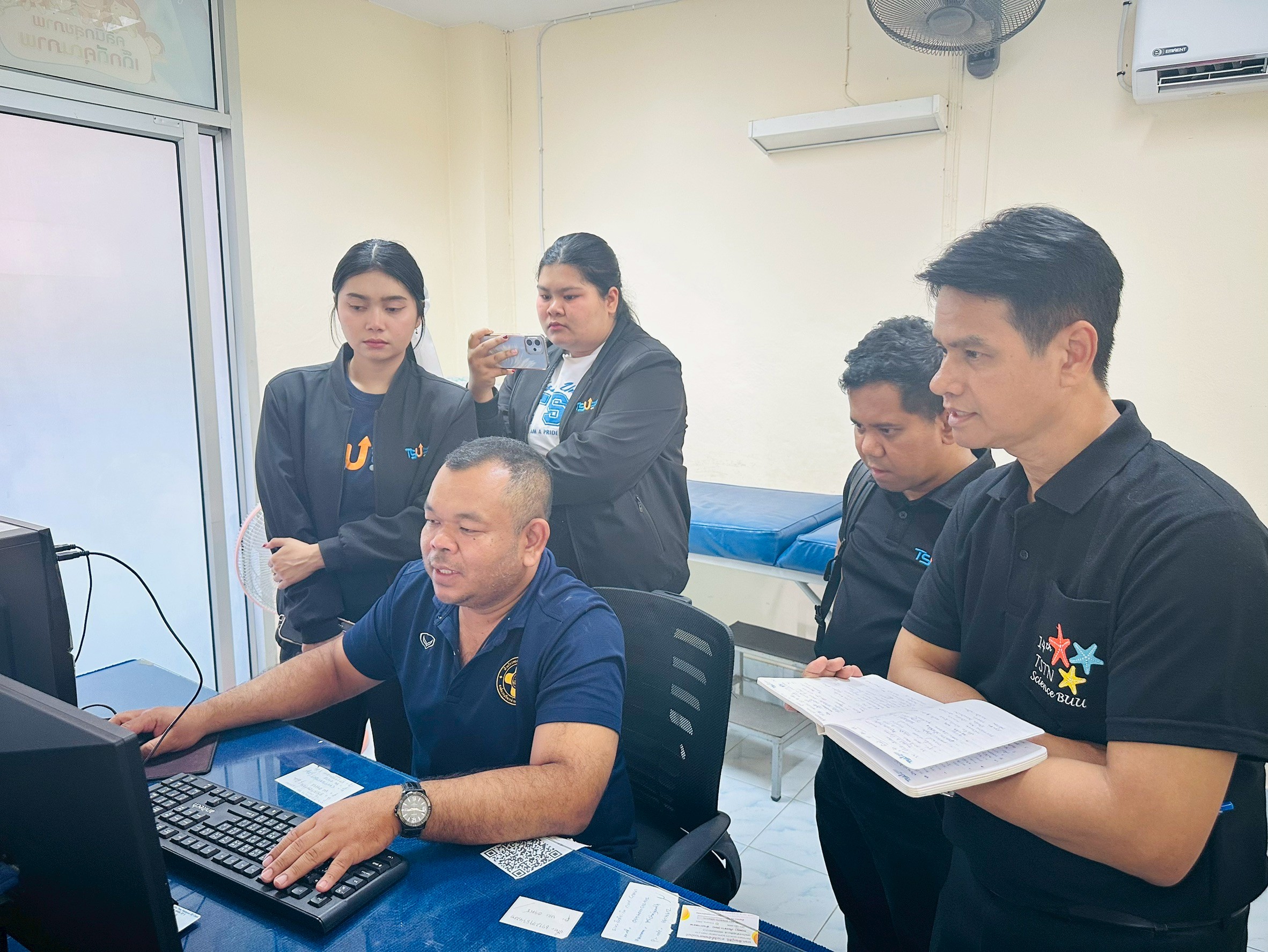 ผนึกกำลัง องค์การบริหารส่วนจังหวัดพัทลุง ลงพื้นที่ติดตามระบบข้อมูลสุขภาพ รพ.สต. เชื่อมโยง “พัทลุงโมเดลแก้จน” สู่การพัฒนาคุณภาพชีวิตประชาชนด้วยข้อมูล