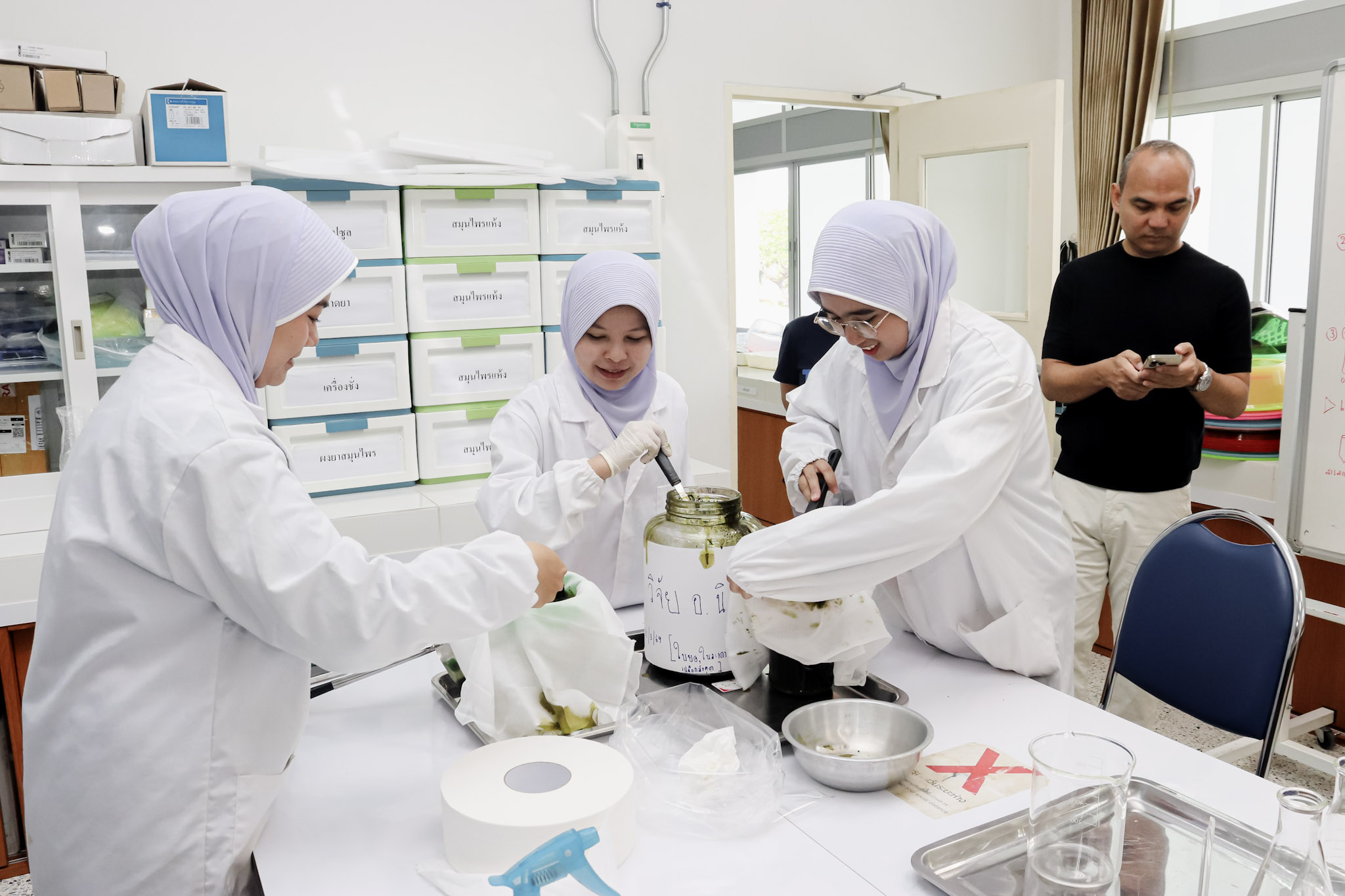 ม.ทักษิณ เดินหน้าขับเคลื่อน Health Innovation ลงพื้นที่ Health Science Lab ดันงานวิจัยสู่การใช้ประโยชน์จริง