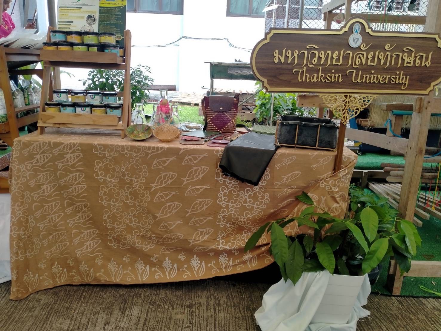 “พัทลุงโมเดล” ชูพลังชุมชนร่วมขับเคลื่อนนวัตกรรมแก้จน ในงานสมโภชพระพุทธนิรโรคันตรายฯ และงานกาชาดจังหวัดพัทลุง 2568