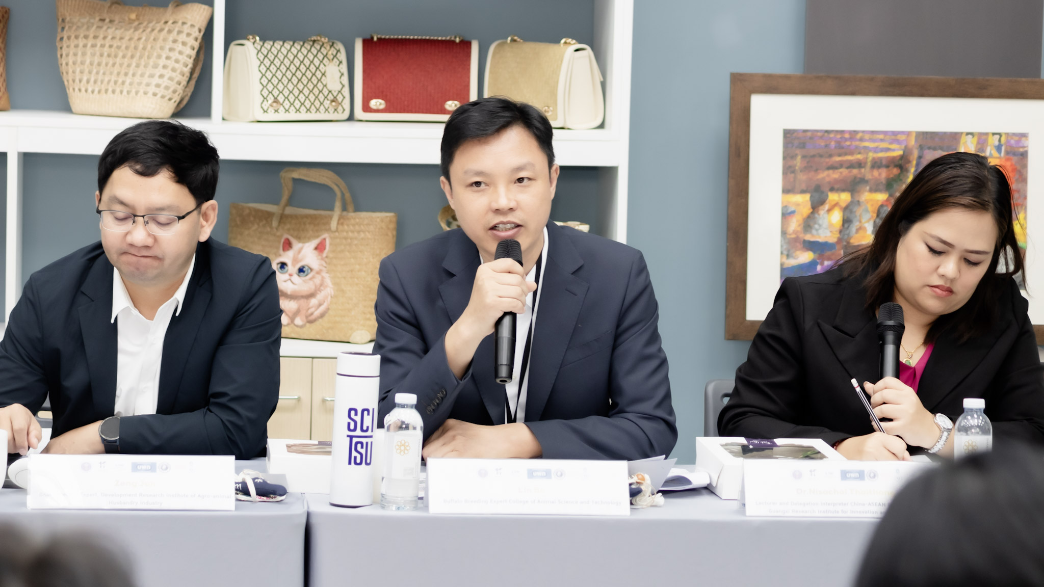 ม.ทักษิณ ขับเคลื่อนศูนย์วิจัยแลกเปลี่ยนเทคโนโลยีไทย–จีน พัฒนาระบบการเลี้ยงควายปลัก สู่การจัดการความยากจนเชิงพื้นที่อย่างยั่งยืน