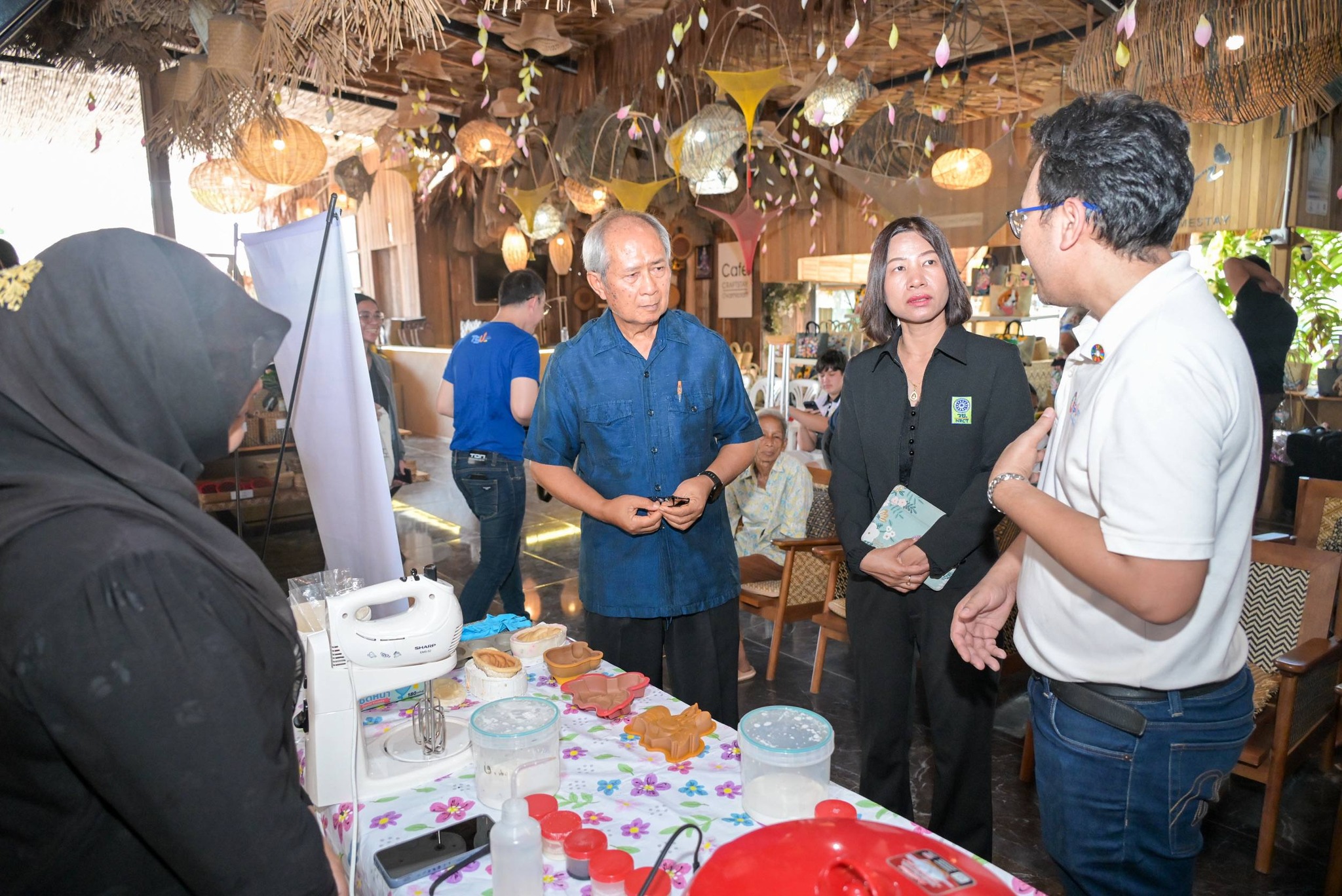 วช. ลงพื้นที่ติดตามงานวิจัยมหาวิทยาลัยทักษิณ พัฒนานวัตกรรมถ่านกัมมันต์จากเศษกระจูด บำบัดน้ำเสียสีย้อม สร้างความมั่นคงทางน้ำลุ่มทะเลสาบสงขลา